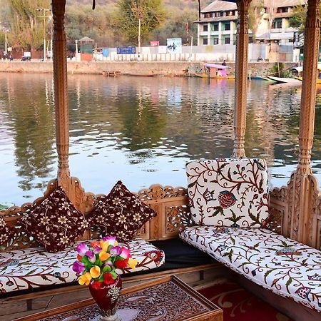 White House Group Of Houseboats Hotell Srīnagar Exteriör bild