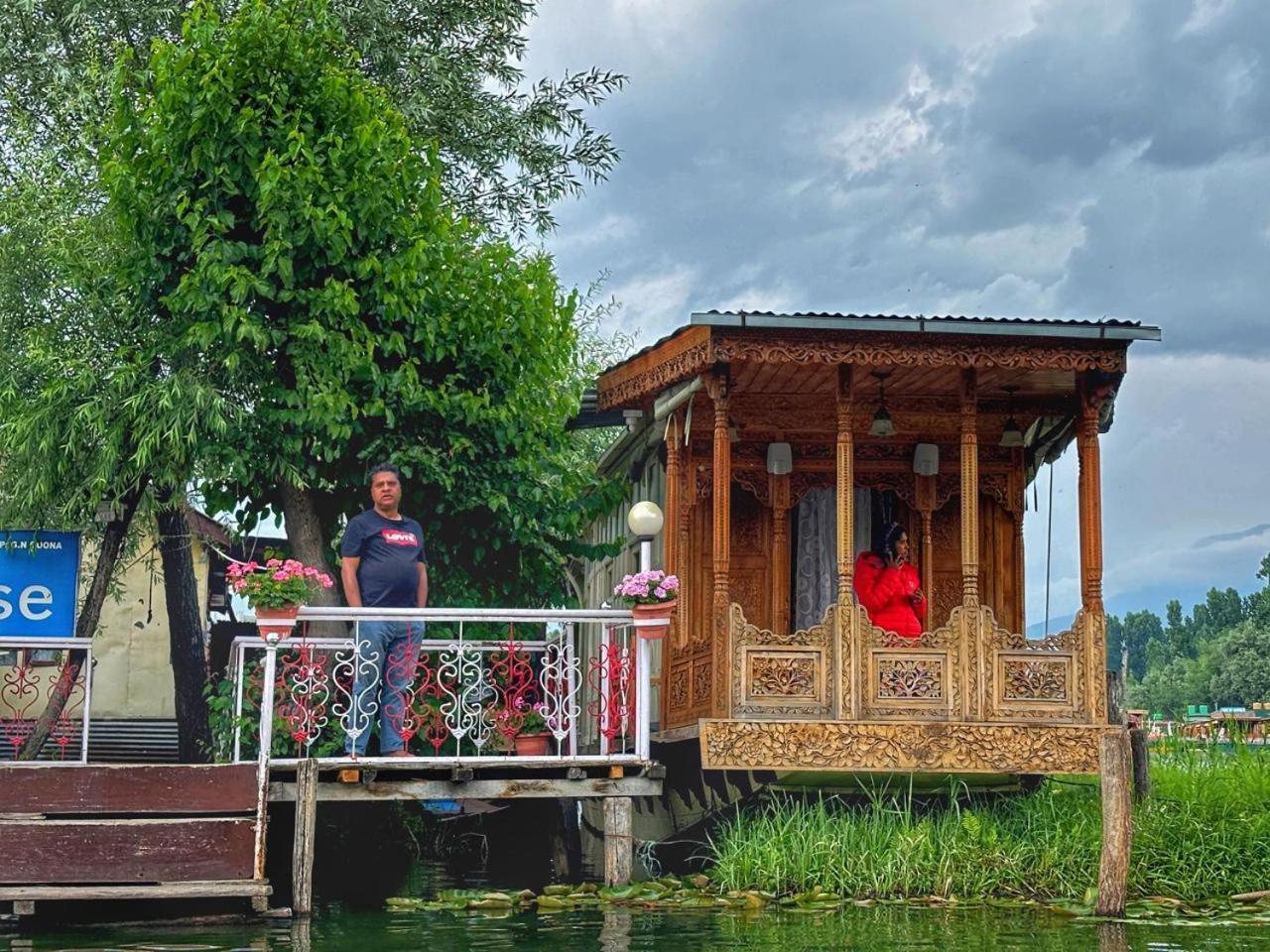 White House Group Of Houseboats Hotell Srīnagar Exteriör bild