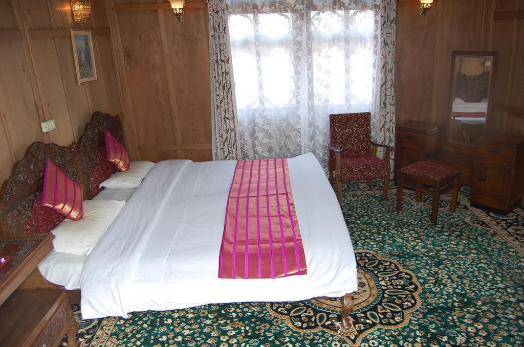 White House Group Of Houseboats Hotell Srīnagar Exteriör bild