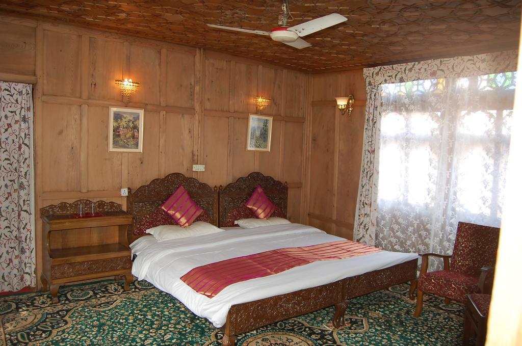 White House Group Of Houseboats Hotell Srīnagar Exteriör bild