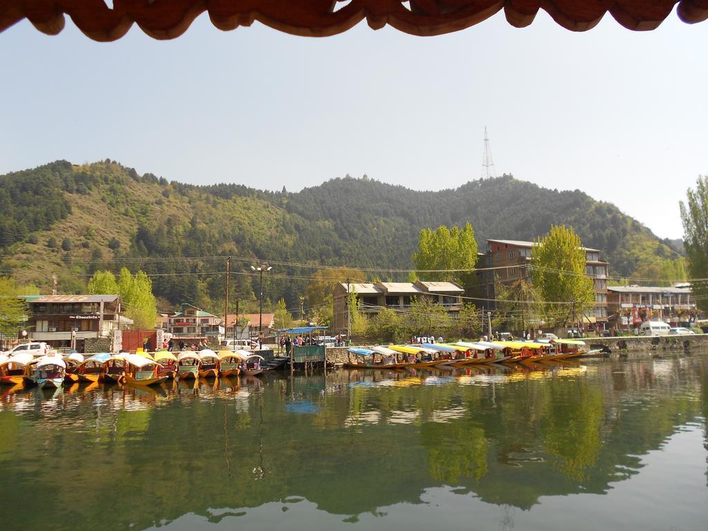 White House Group Of Houseboats Hotell Srīnagar Exteriör bild