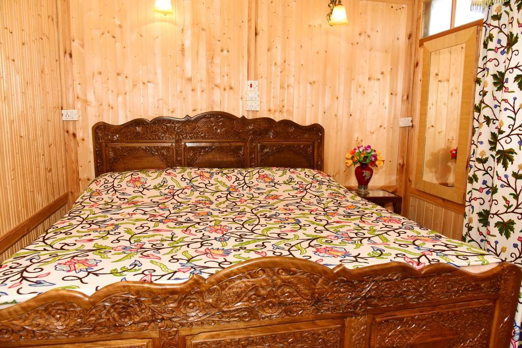 White House Group Of Houseboats Hotell Srīnagar Exteriör bild