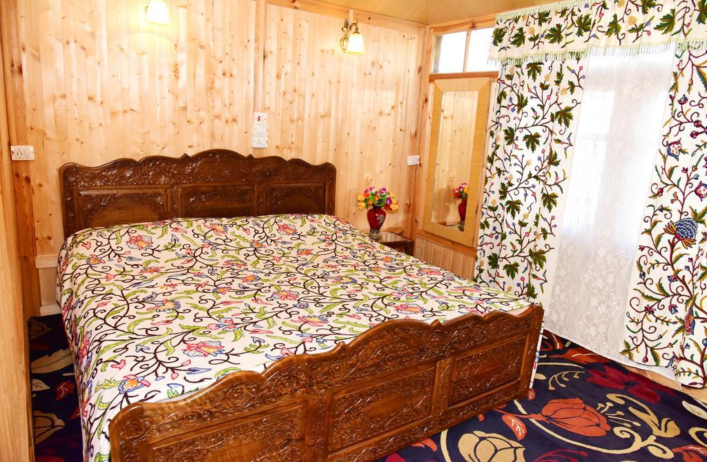 White House Group Of Houseboats Hotell Srīnagar Exteriör bild