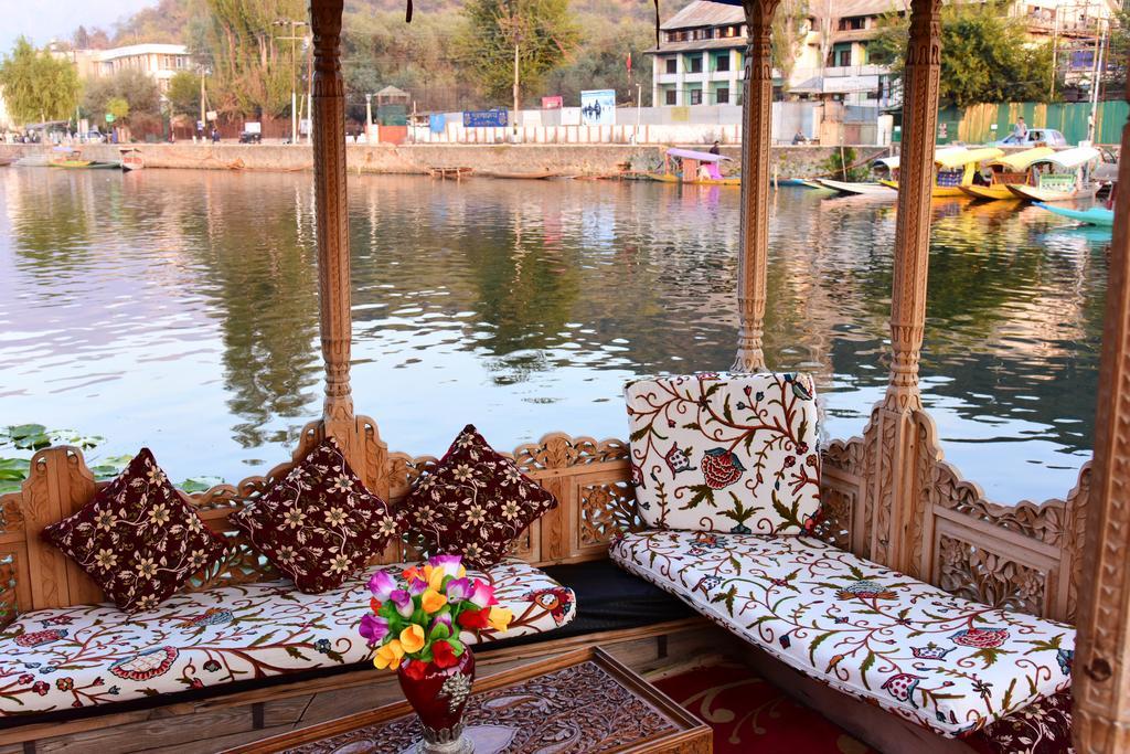 White House Group Of Houseboats Hotell Srīnagar Exteriör bild