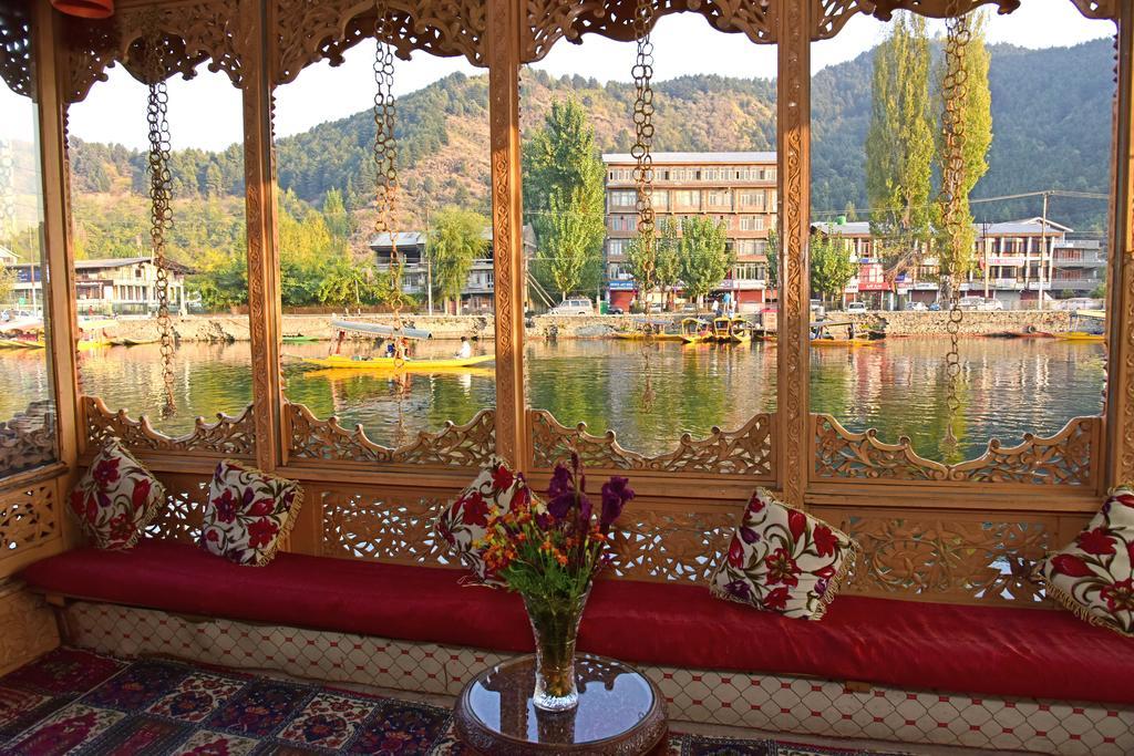 White House Group Of Houseboats Hotell Srīnagar Exteriör bild