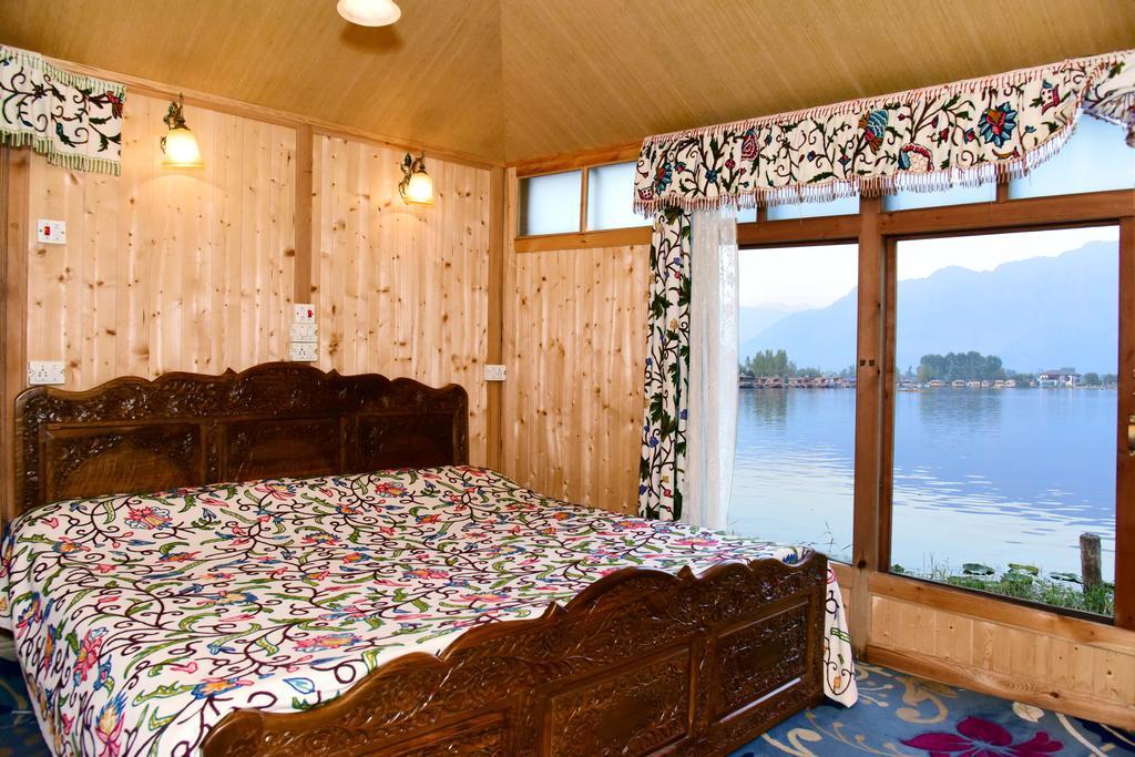 White House Group Of Houseboats Hotell Srīnagar Exteriör bild