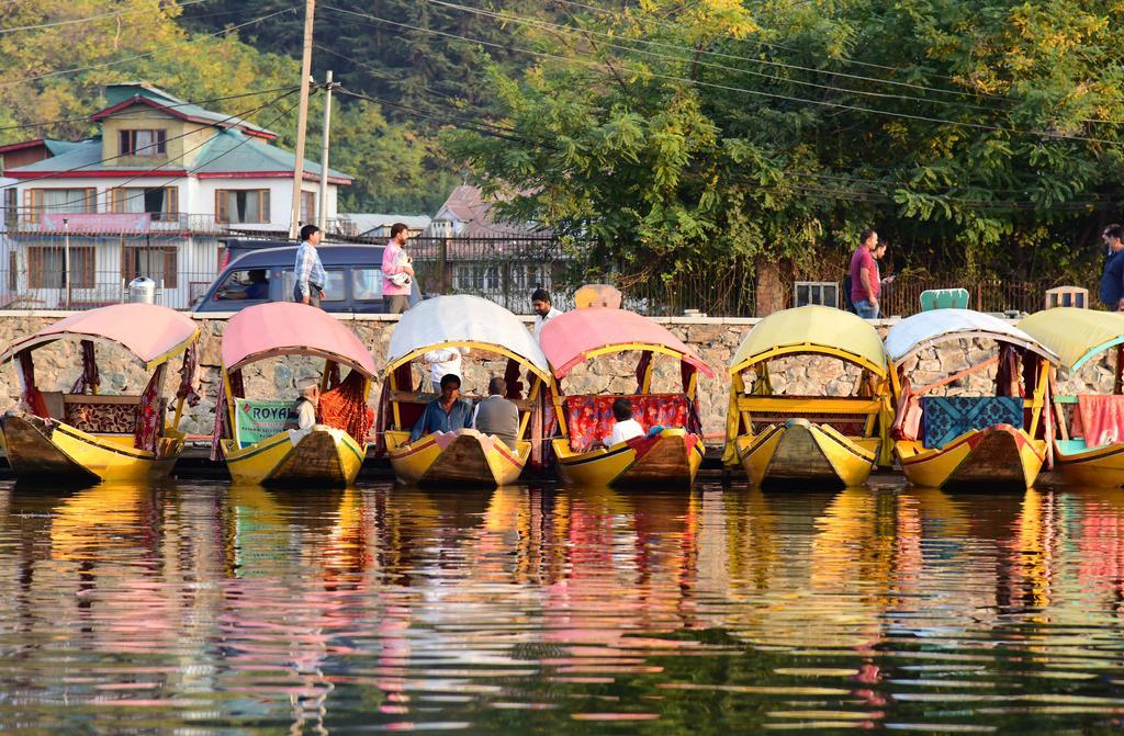 White House Group Of Houseboats Hotell Srīnagar Exteriör bild
