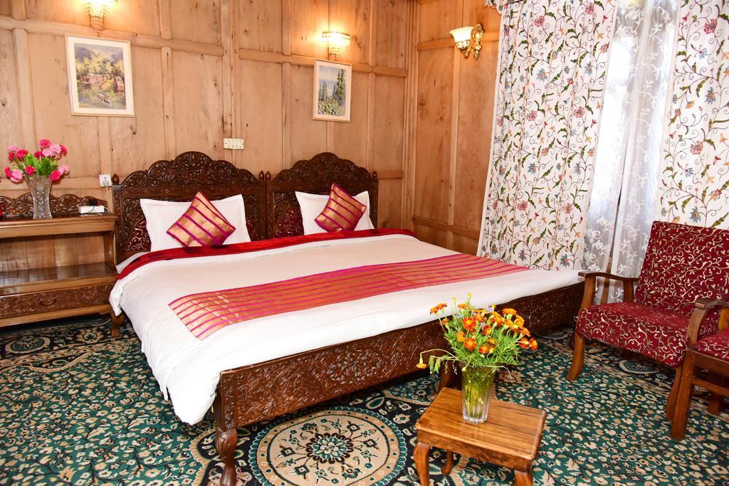 White House Group Of Houseboats Hotell Srīnagar Exteriör bild