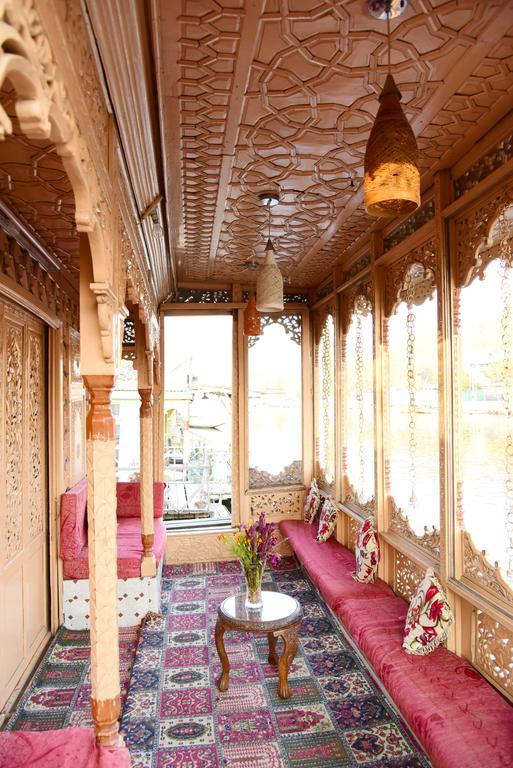White House Group Of Houseboats Hotell Srīnagar Exteriör bild